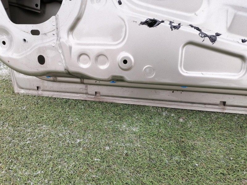 Almera G15 №12 дверь передняя правая деф