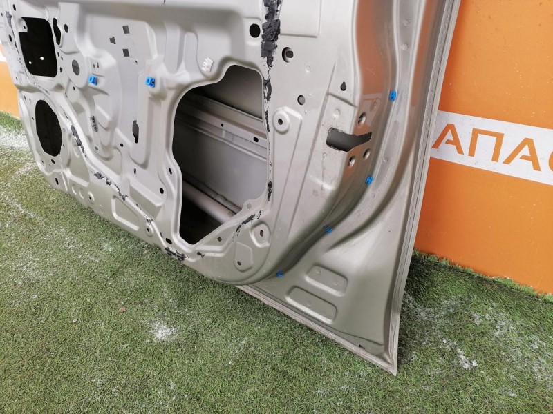 Almera G15 №12 дверь передняя правая деф