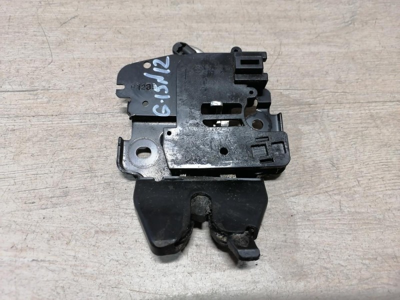 Almera G15 №12 замок багажника
