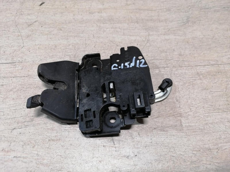 Almera G15 №12 замок багажника