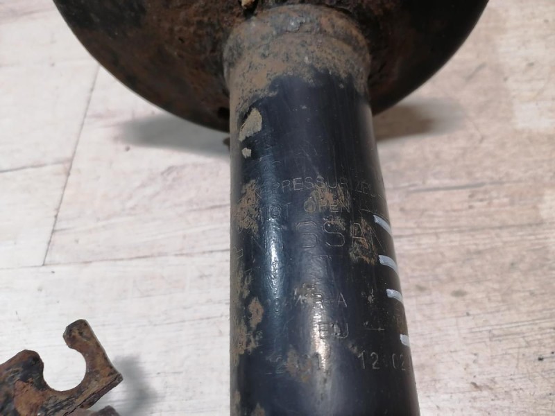 Almera G15 №12 амортизатор передний