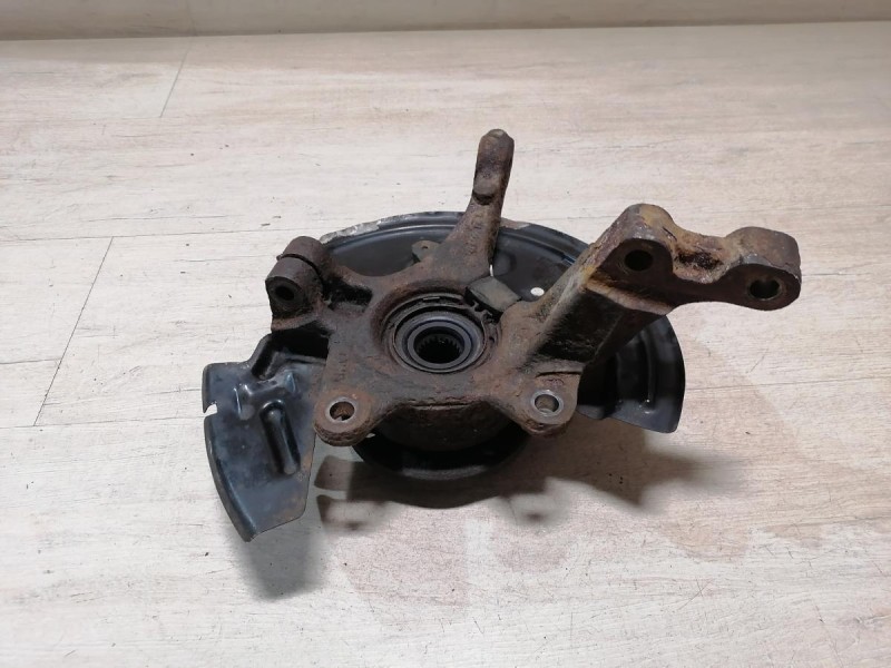 Almera G15 №12 кулак левый