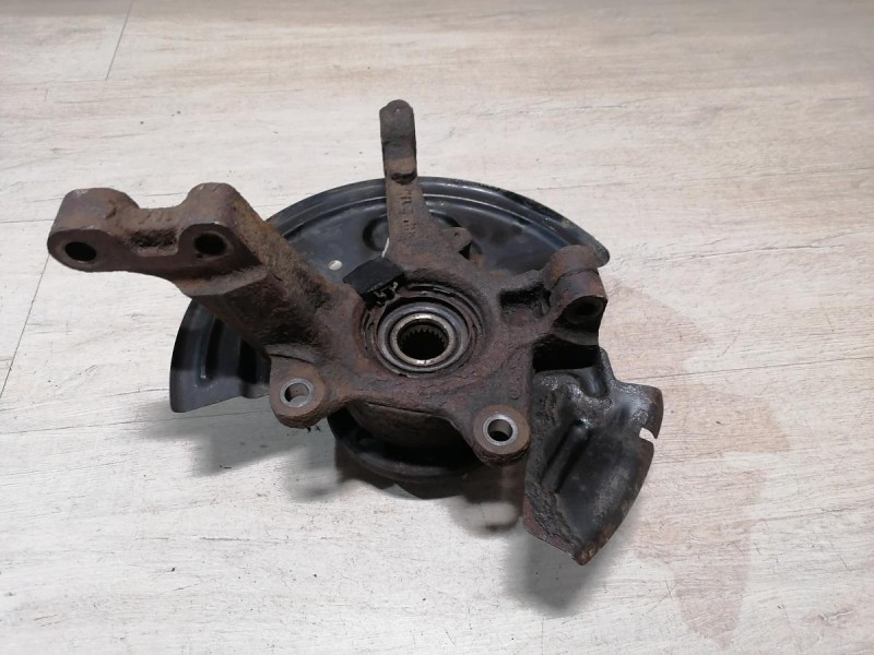 Almera G15 №12 кулак правый