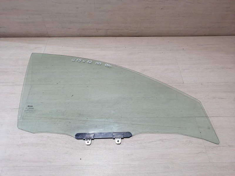 Almera G15 №12 стекло переднее правое 19