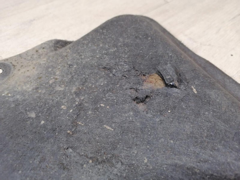 Almera G15 №12 шумоизоляция капота деф