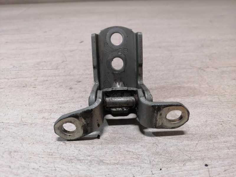 Almera G15 №12 петля двери передняя левая нижняя