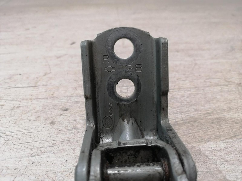 Almera G15 №12 петля двери передняя левая нижняя