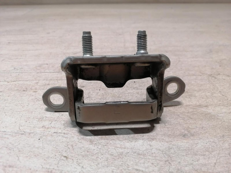 Almera G15 №12 петля двери задняя левая верхняя