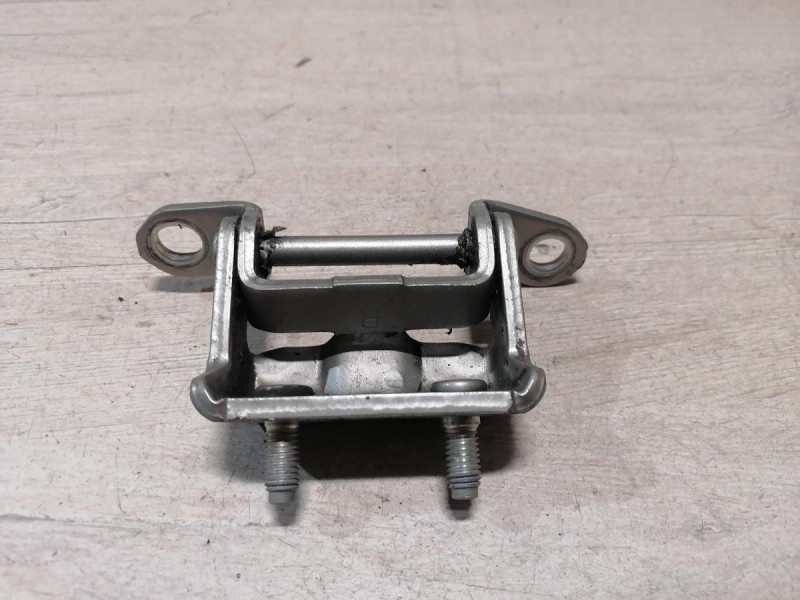 Almera G15 №12 петля двери задняя правая верхняя