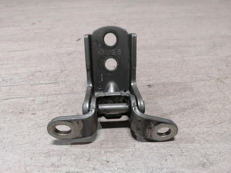 Almera G15 №12 петля двери задняя правая нижняя