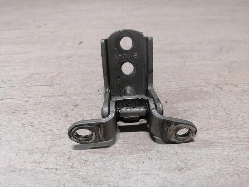 Almera G15 №12 петля двери передняя правая нижняя