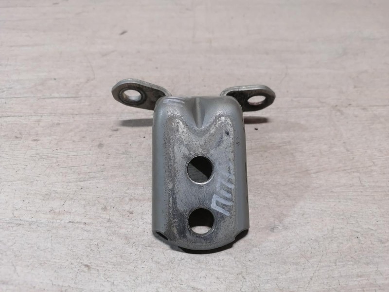 Almera G15 №12 петля двери передняя правая верхняя