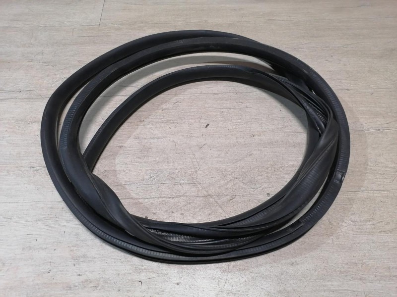 Almera G15 уплотнитель дверного проема передний правый