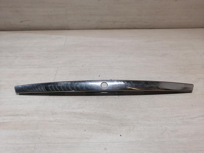 Almera G15 №12 молдинг крышки багажника