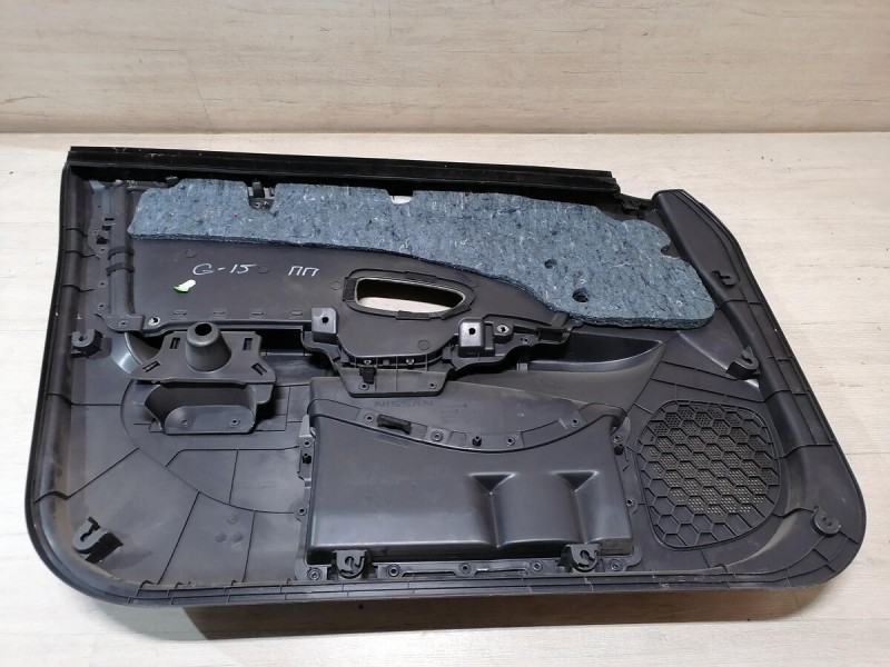 Almera G15 обшивка двери передняя правая эл