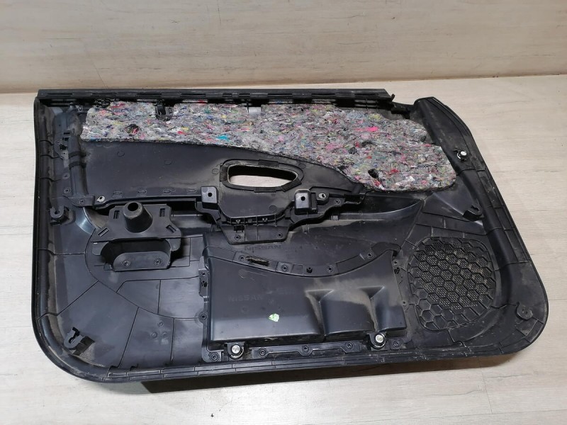 Almera G15 обшивка двери передняя правая эл