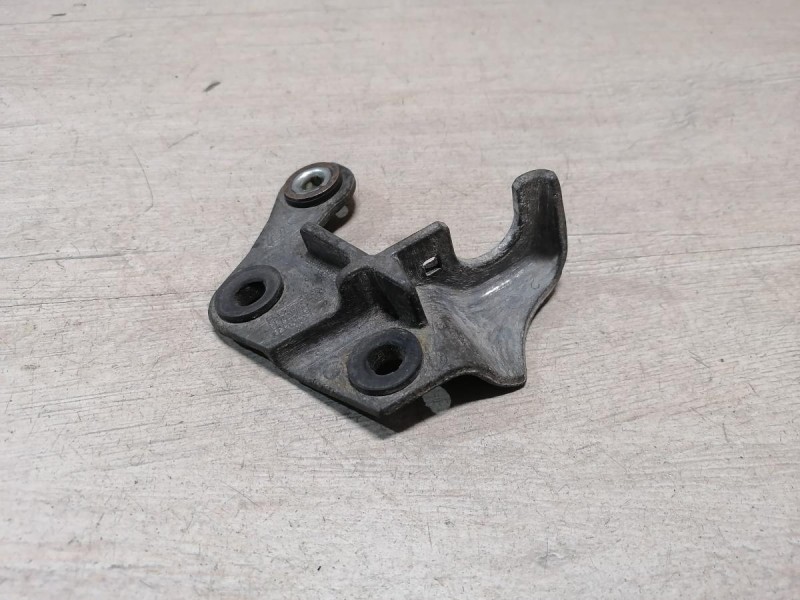 Almera G15 №12 фиксатор тросов кулисы акпп