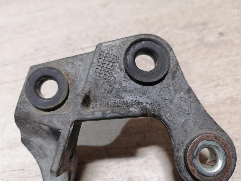 Almera G15 №12 фиксатор тросов кулисы акпп
