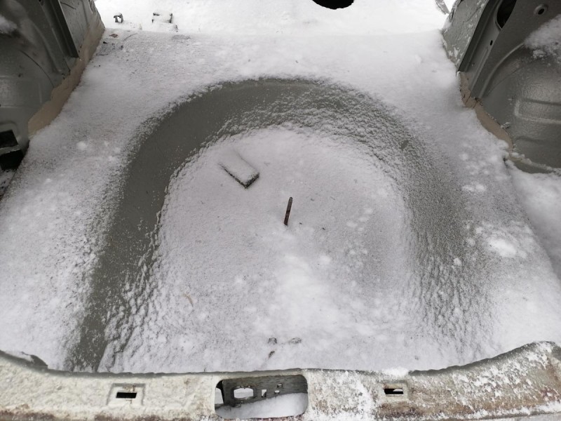 Almera G15 №12 панель задняя ниша под запаску