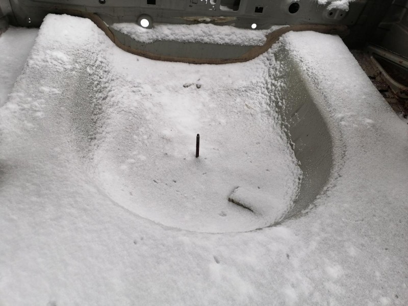 Almera G15 №12 панель задняя ниша под запаску