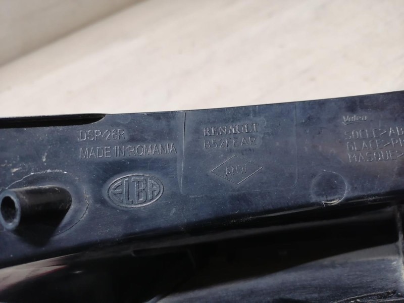 Sandero №18 фонарь правый деф