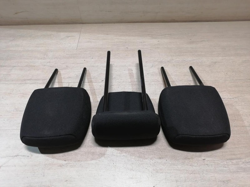 Sandero №17 подголовник заднего дивана к-кт