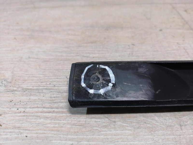 Logan ф1 №2 молдинг двери задний деф