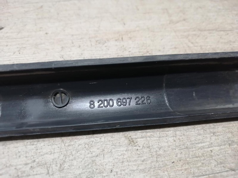 Logan ф1 №2 молдинг двери задний деф