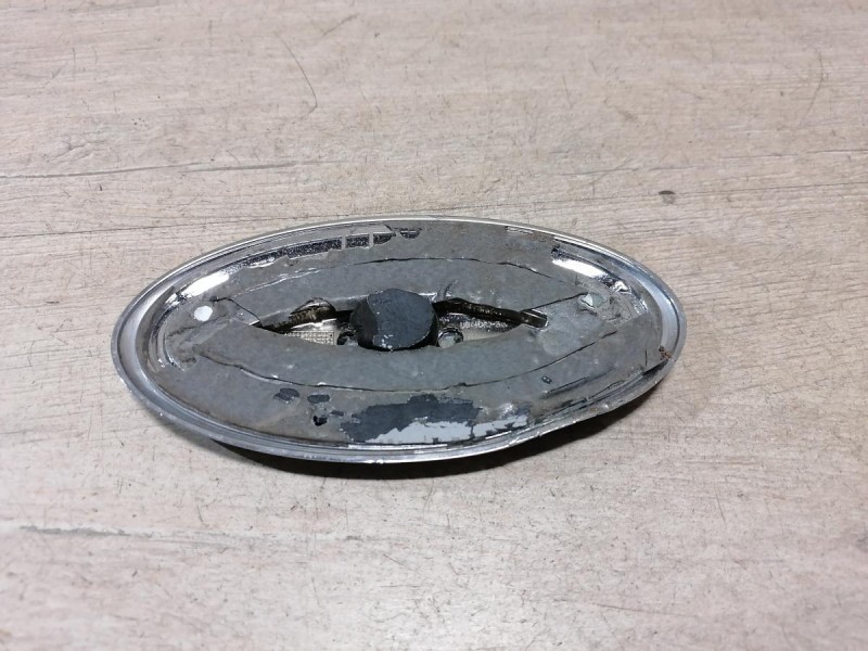 Rio 3 эмблема капота шильдик деф