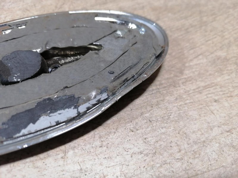 Rio 3 эмблема капота шильдик деф