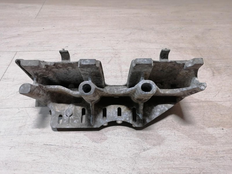 Duster №4 кронштейн впускного коллектора рампы