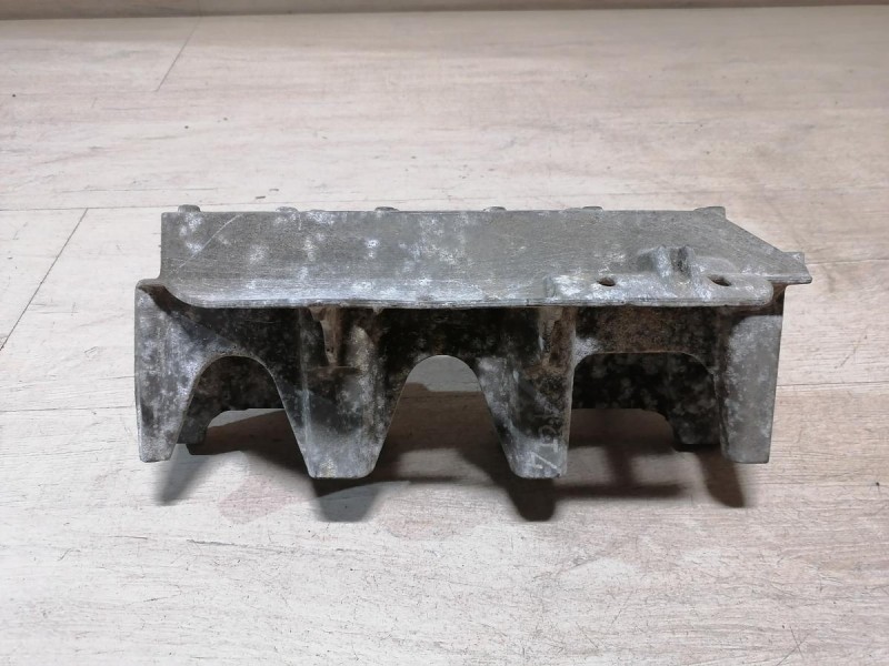 Duster №4 кронштейн впускного коллектора рампы