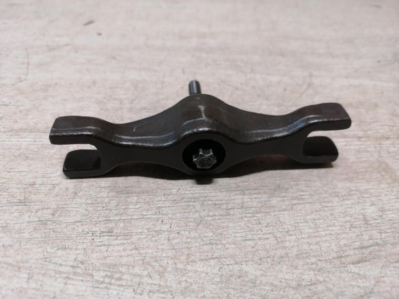 Actyon №2 кронштейн крепление топливной форсунки