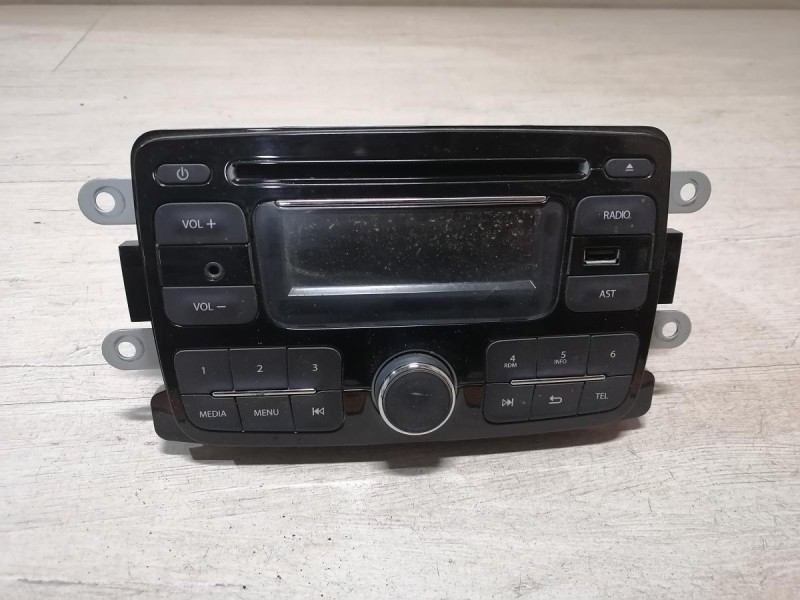 Sandero №19 магнитола штатная 2 дин