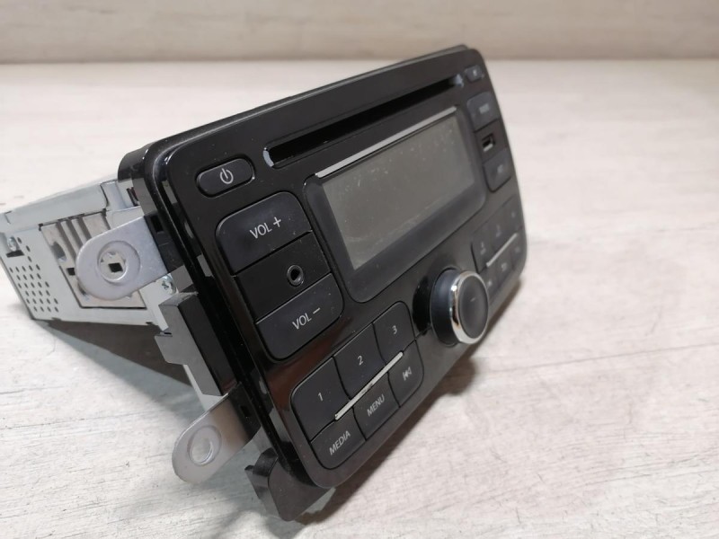 Sandero №19 магнитола штатная 2 дин