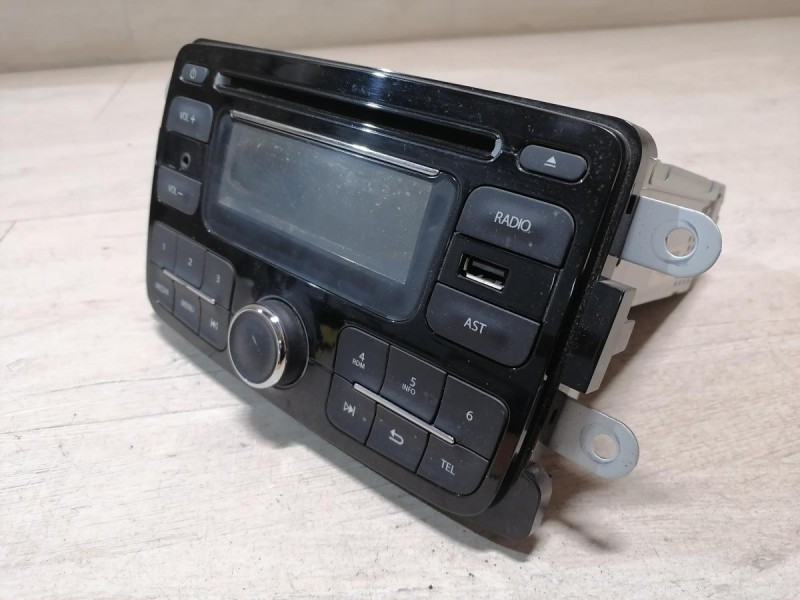 Sandero №19 магнитола штатная 2 дин