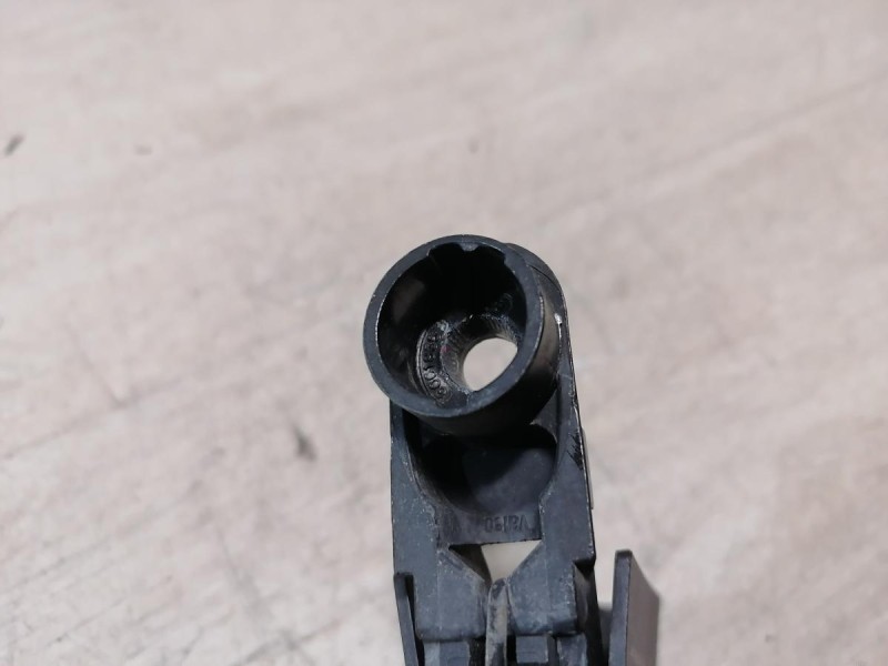 Sandero №19 поводок заднего дворника