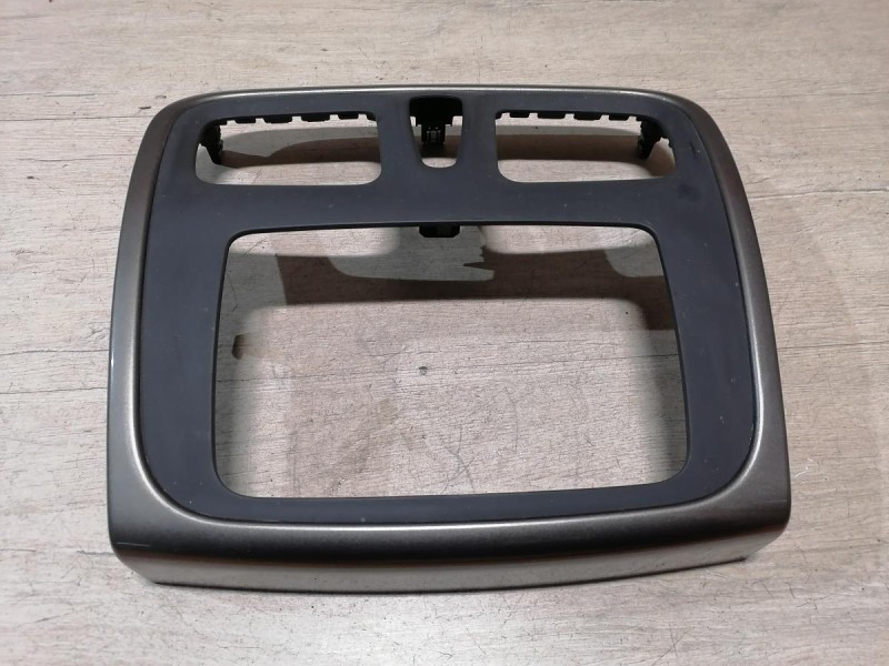 Sandero №19 рамка под магнитолу 2 дин