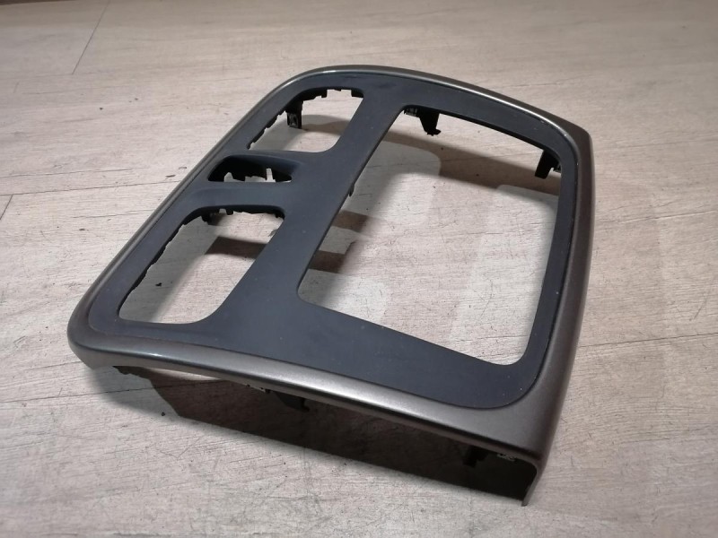 Sandero №19 рамка под магнитолу 2 дин