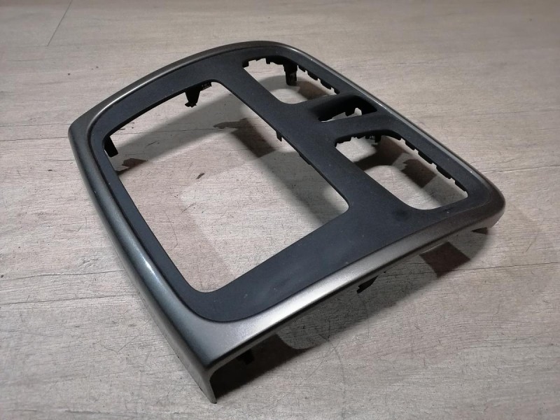 Sandero №19 рамка под магнитолу 2 дин