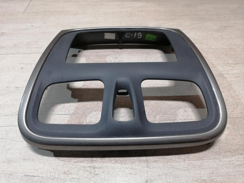 Sandero №19 рамка под магнитолу 2 дин