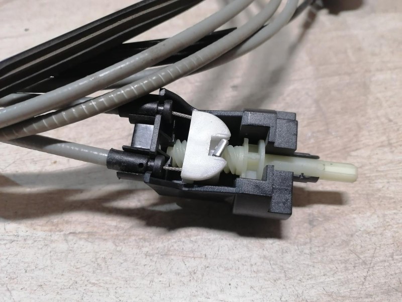 Sandero №19 трос капота корректора фар до рест