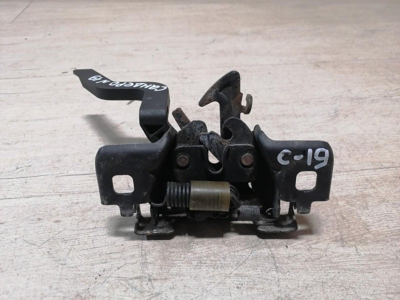 Sandero №19 замок капота