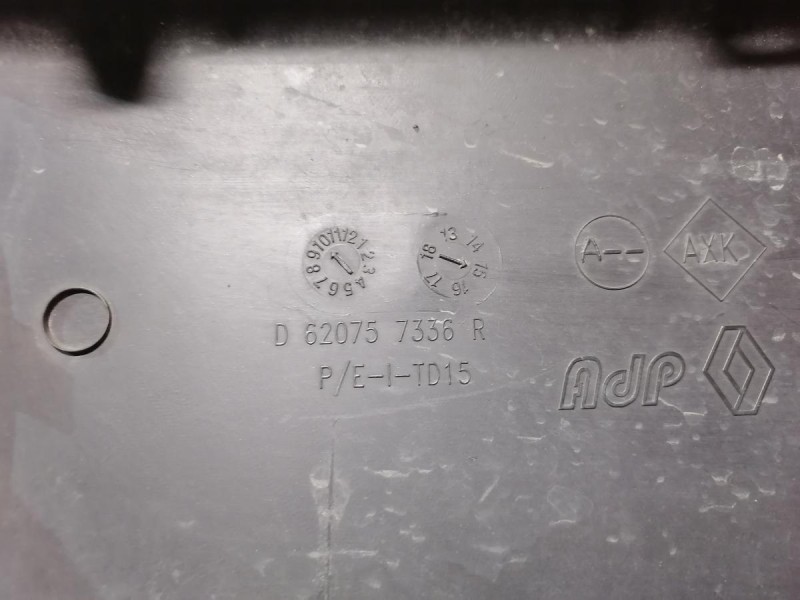 Sandero №19 накладка переднего бампера правая