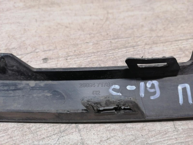 Sandero №19 ресничка левая