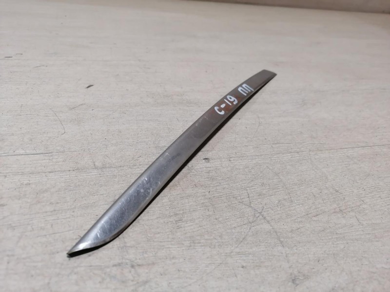 Sandero №19 молдинг решетки радиатора правый