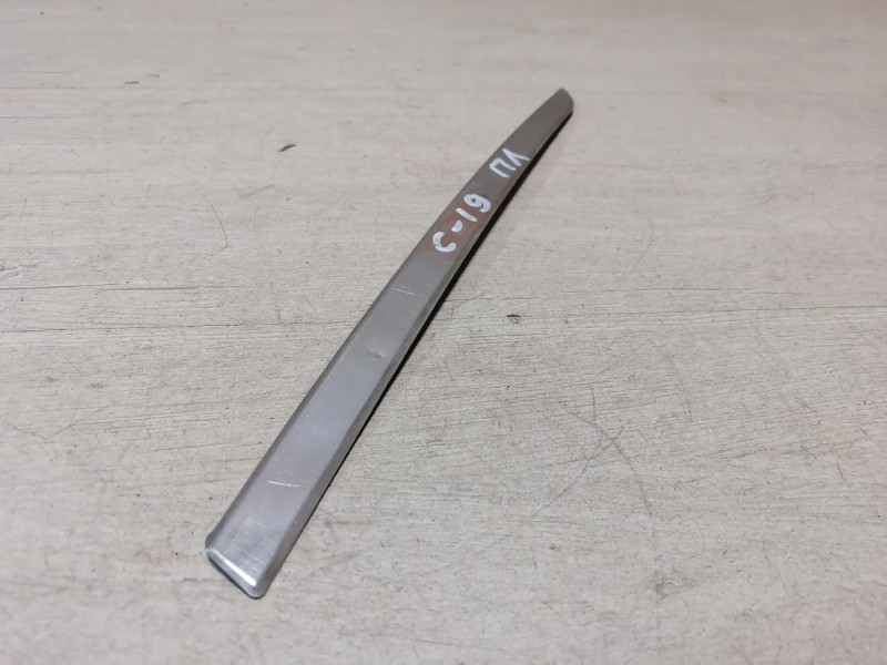 Sandero №19 молдинг решетки радиатора левый