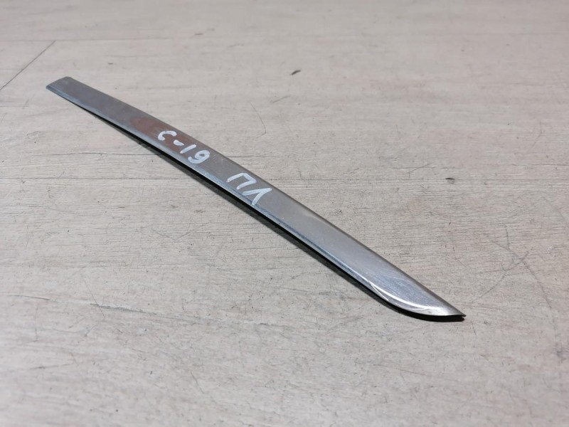 Sandero №19 молдинг решетки радиатора левый