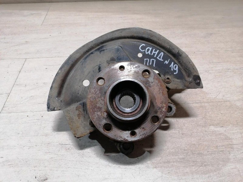 Sandero №19 кулак правый