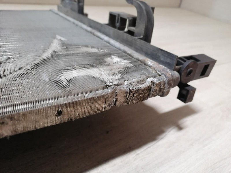 Sandero №19 радиатор охлаждения двигателя деф